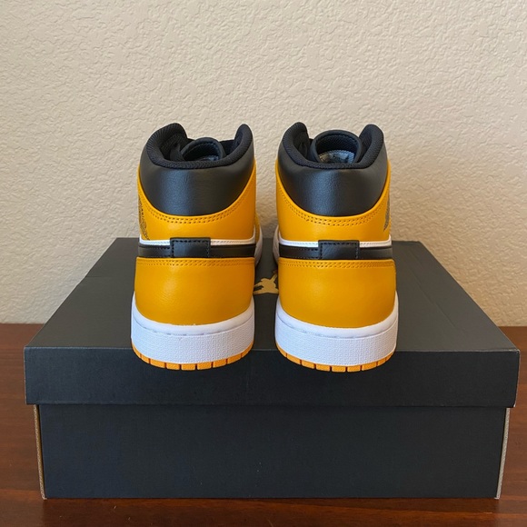 (SOLD) Air Jordan 1 Mid 'Reverse Yellow Toe' - Picture 6 of 9